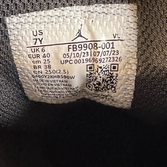 Jordan Women's Sneakers Black and Gray - Picture 10 of 13